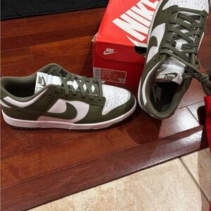 Nike Dunks Men's Green and White Sneakers